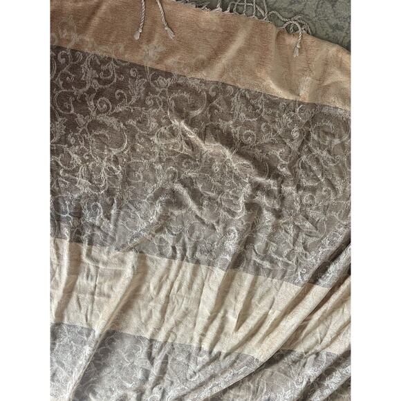 Calzeat of Scotland Fringed Throw Neutral Sand And Brown 64”x48” Plus Fringes - Picture 2 of 5